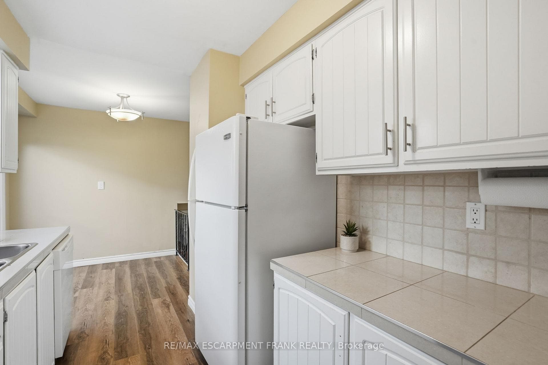 94 WENDOVER Drive photo 15
