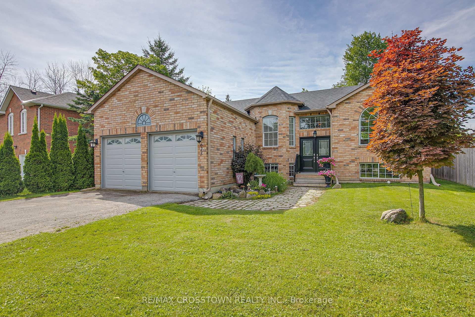 675 James Street photo 2