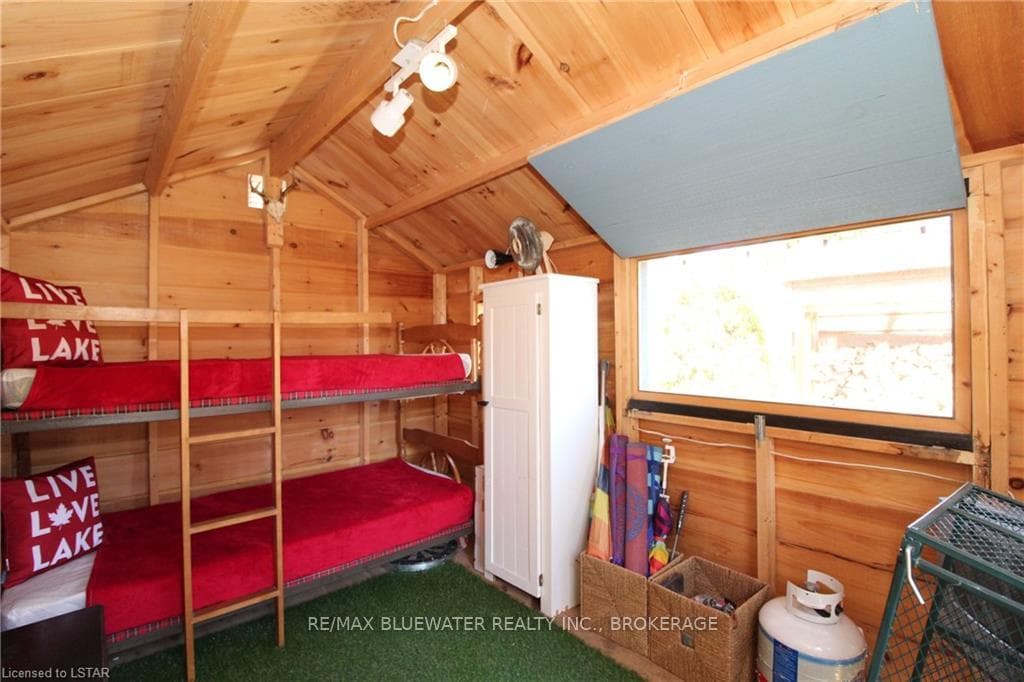 13 QUEENS Avenue photo 34