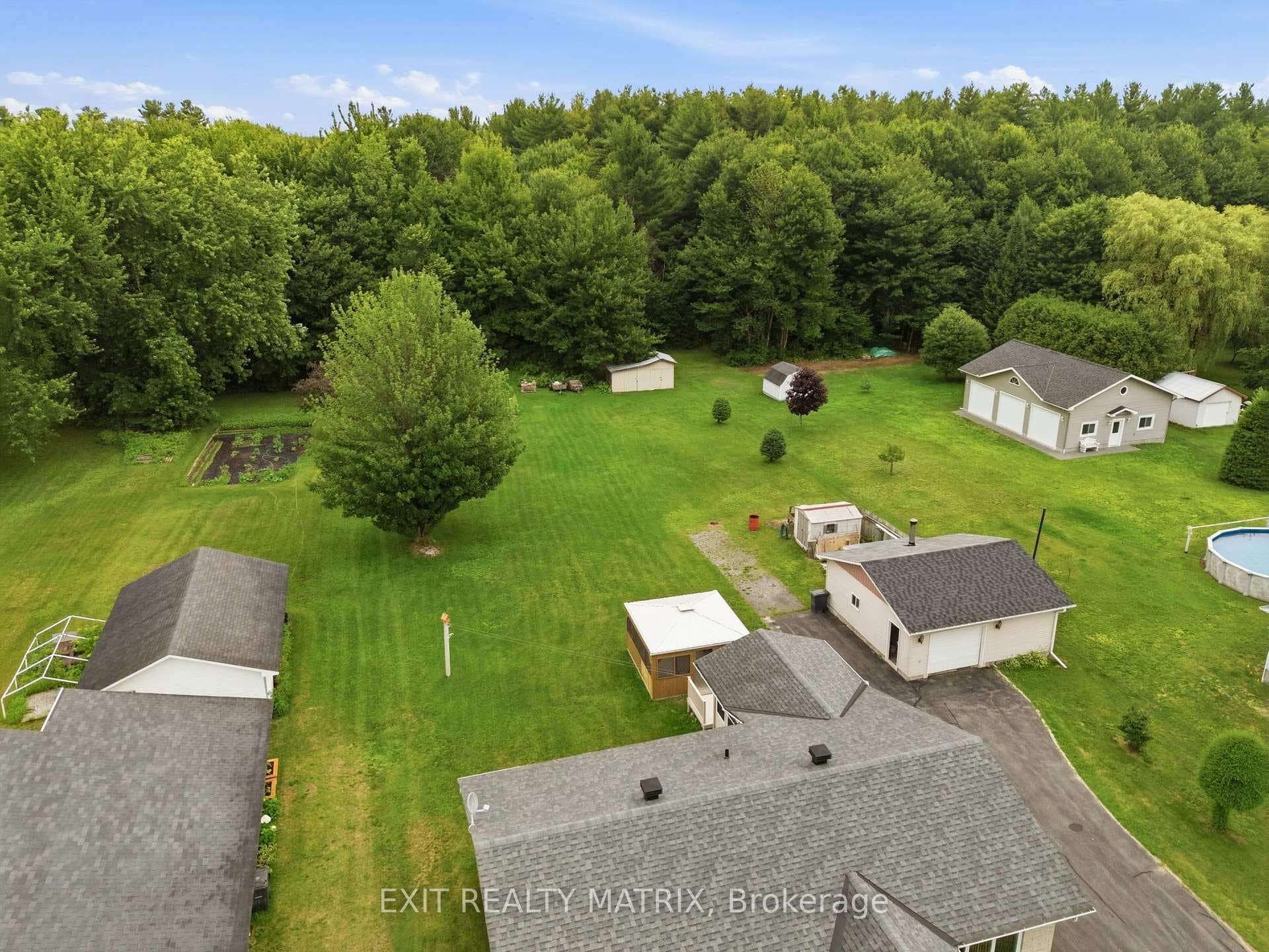 563 Lajeunesse Road photo 34