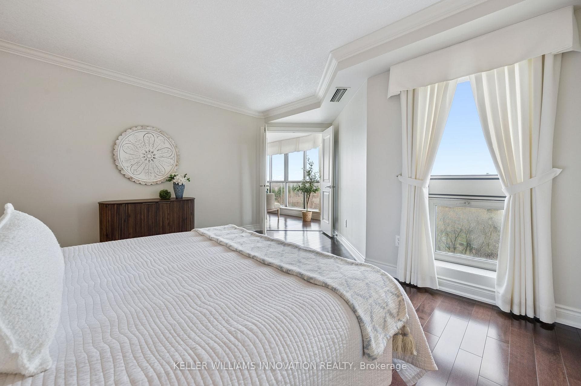 265 Westcourt Place Unit 1010 photo 24
