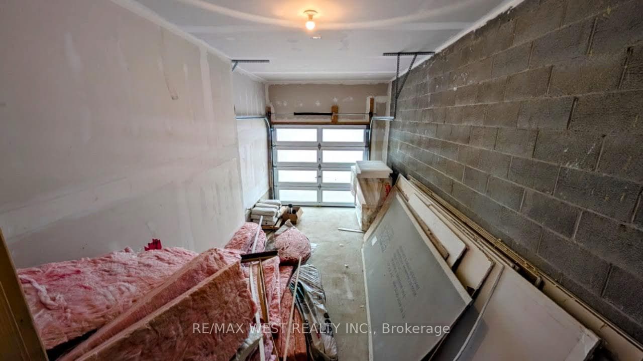 11 Paradox Street photo 25