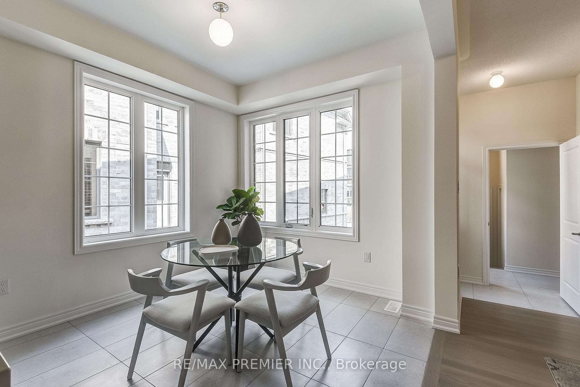 311 Coronation Road photo 12