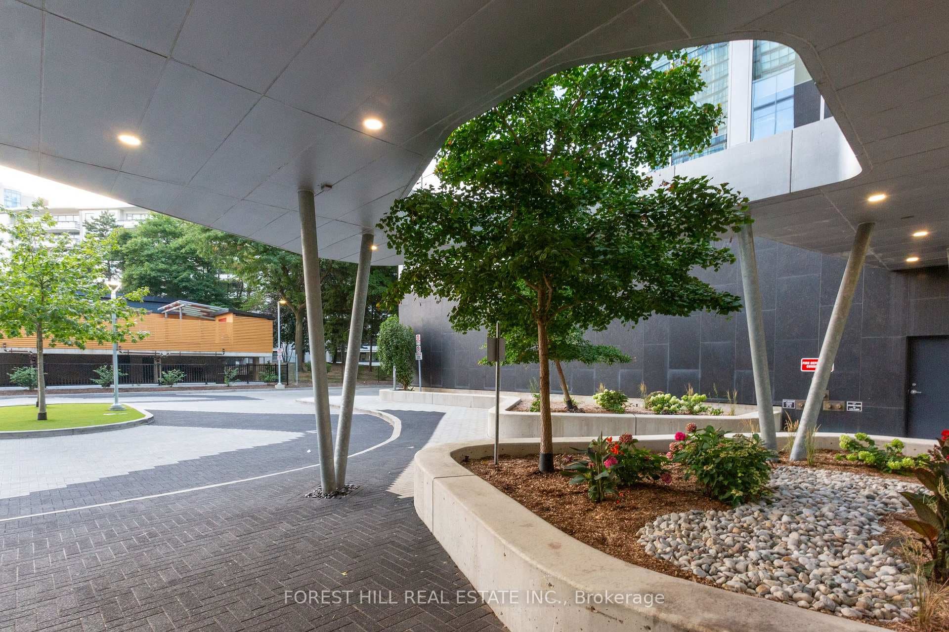 5180 Yonge Street Unit 3301 photo 4