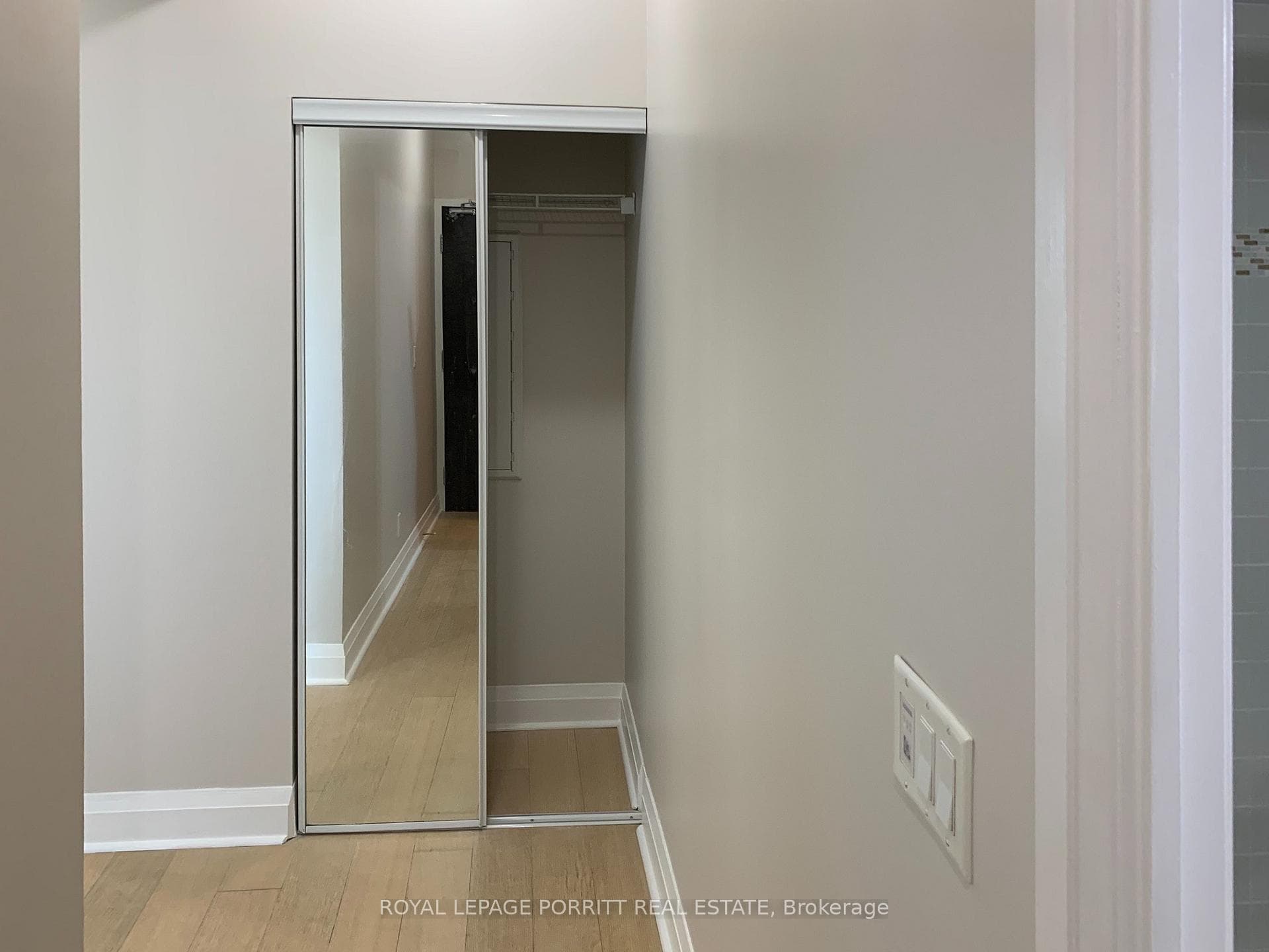 1185 The Queensway Way Unit 915 photo 6