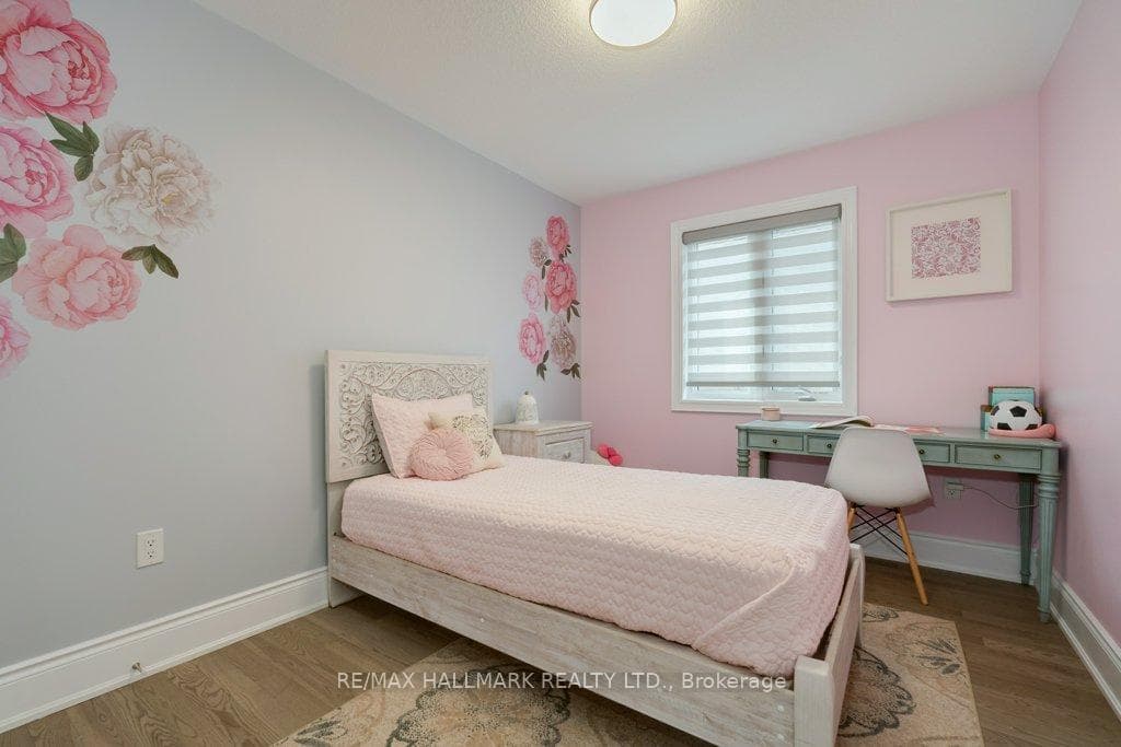 245 Cranbrook Crescent photo 23
