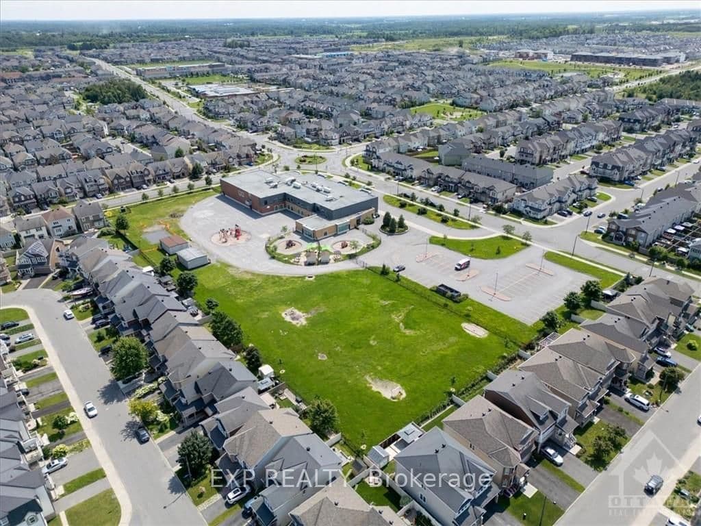 401 MEADOWHAWK Crescent photo 28