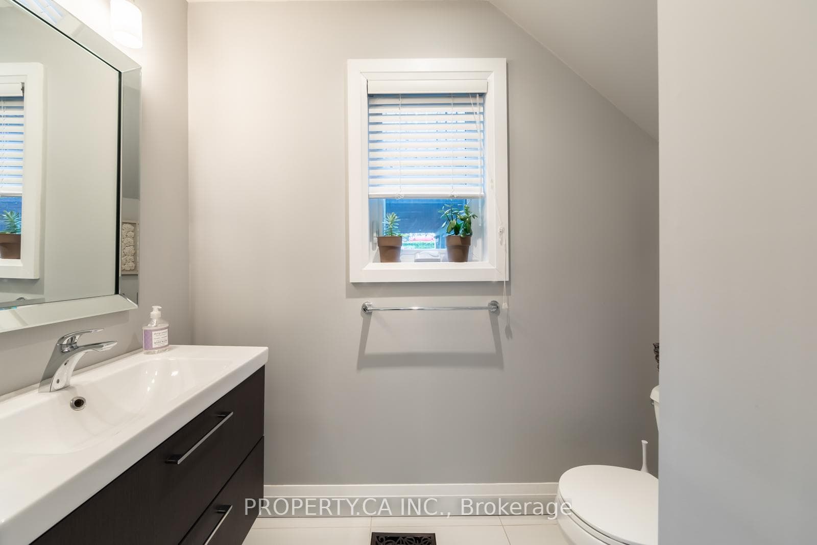 475 Woodbine Avenue Unit 4 photo 13