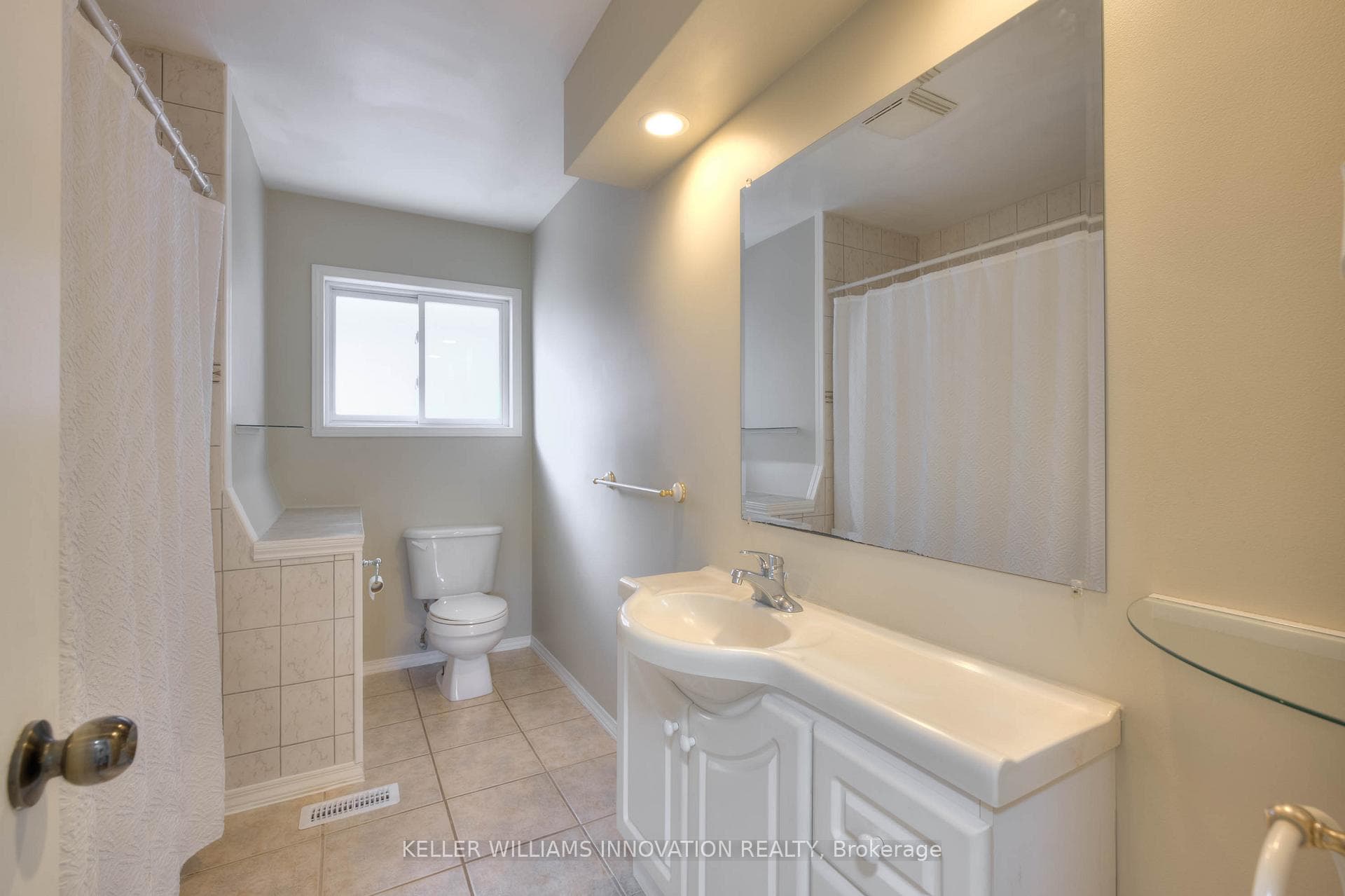 860 Guelph Street photo 14