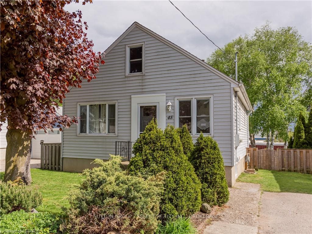 45 CONNAUGHT Avenue photo 1