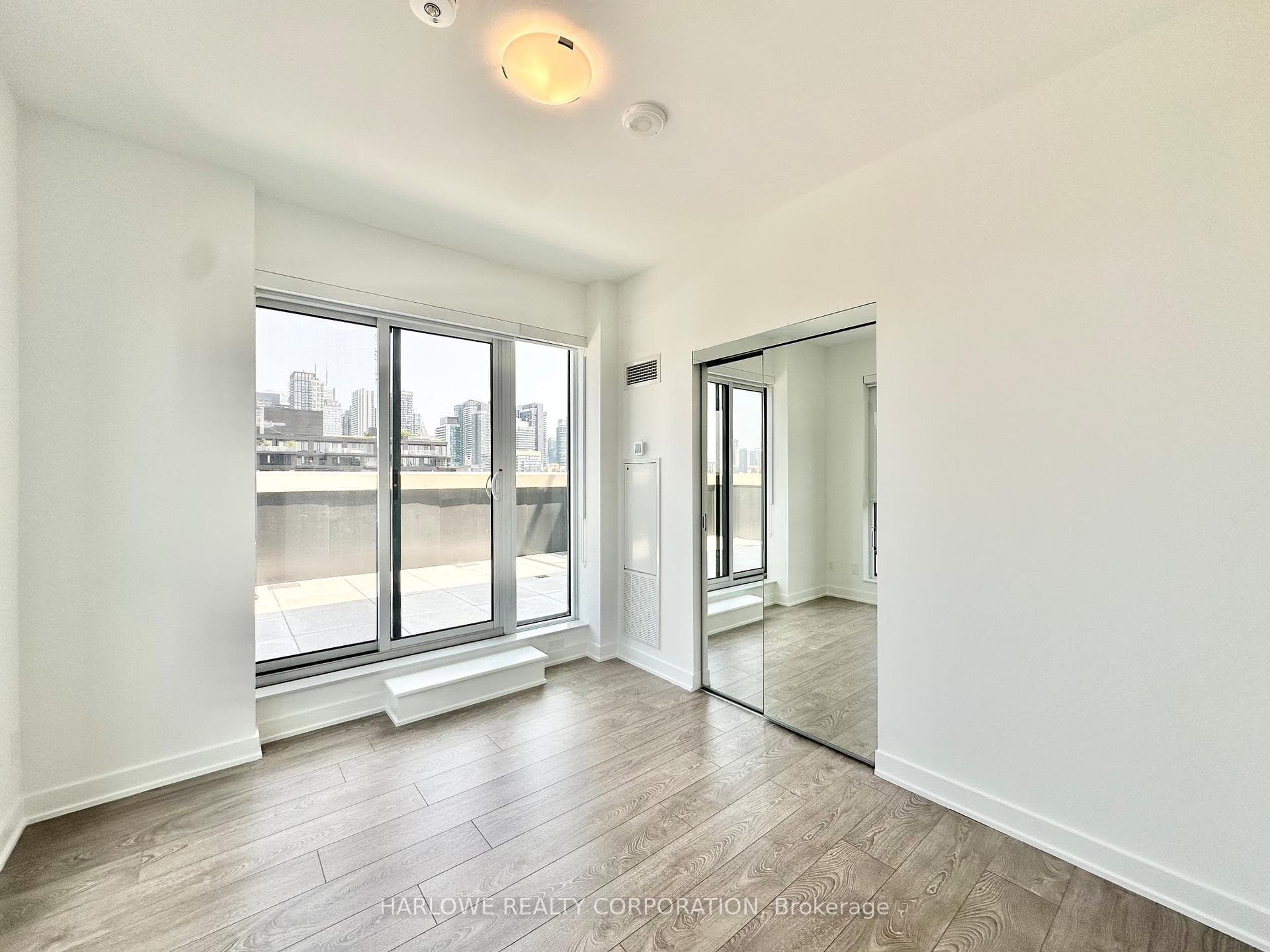 543 Richmond Street Unit 1404 photo 9