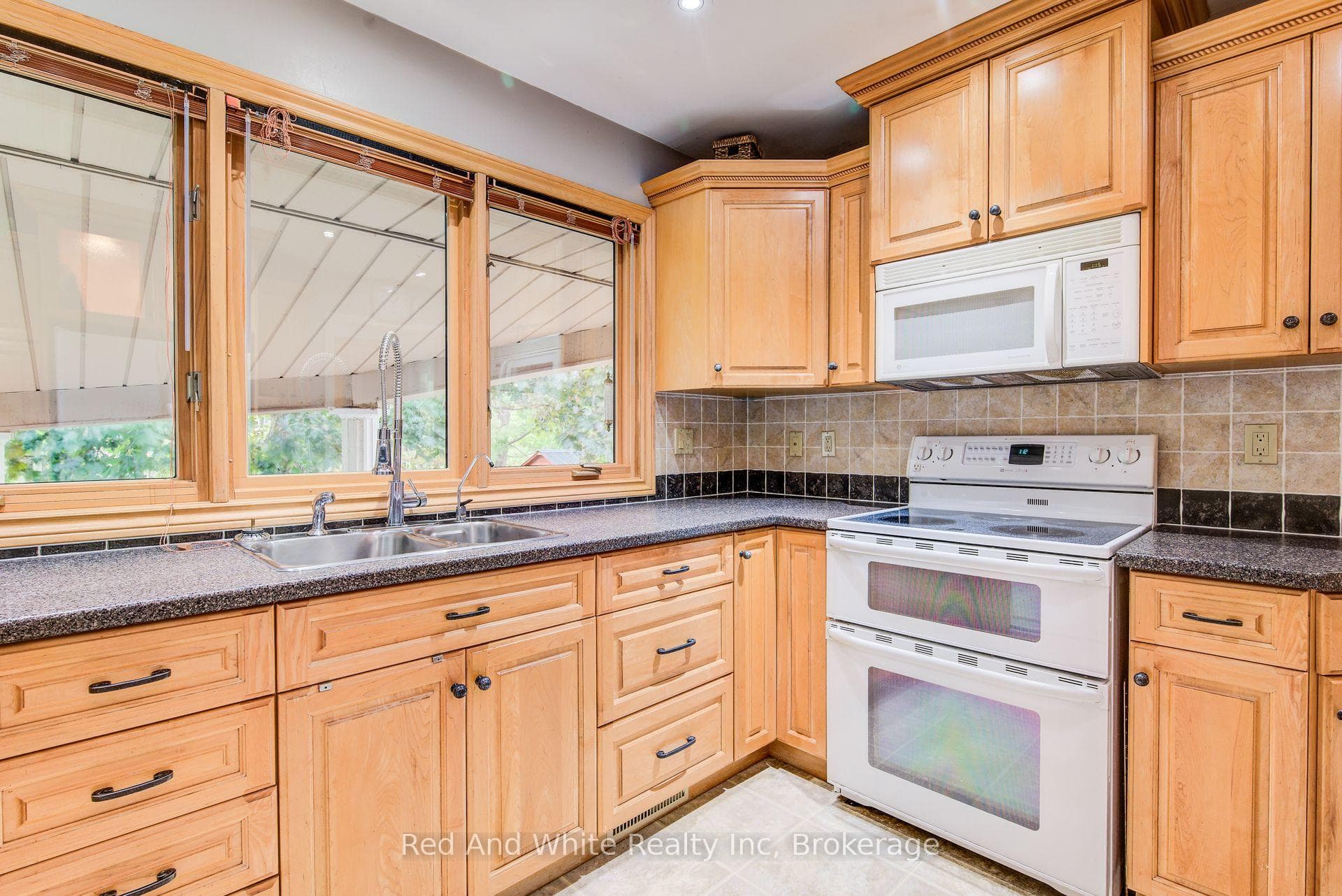 192 Warren Road photo 11