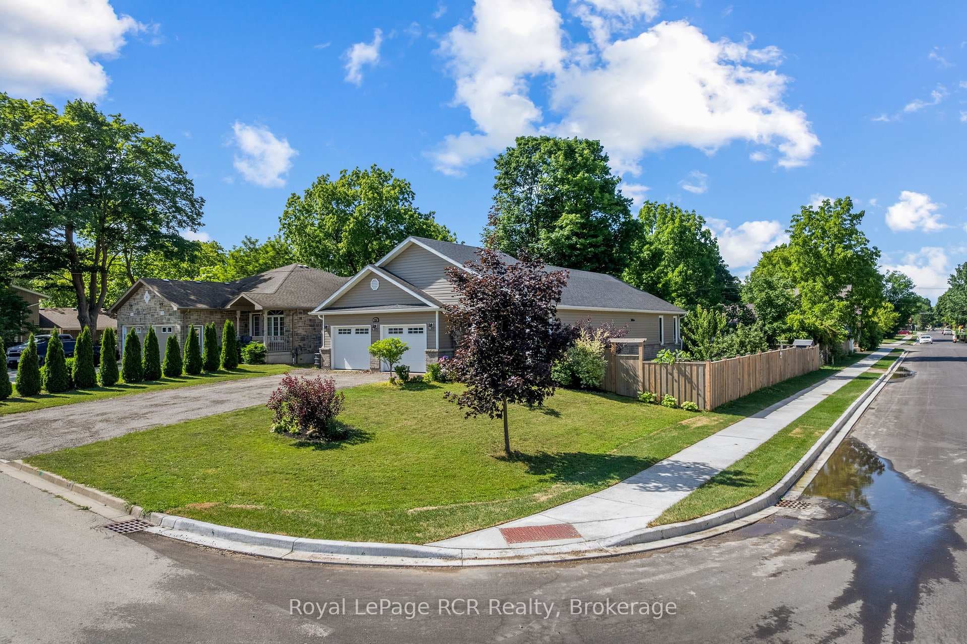 724 Elgin Street photo 3