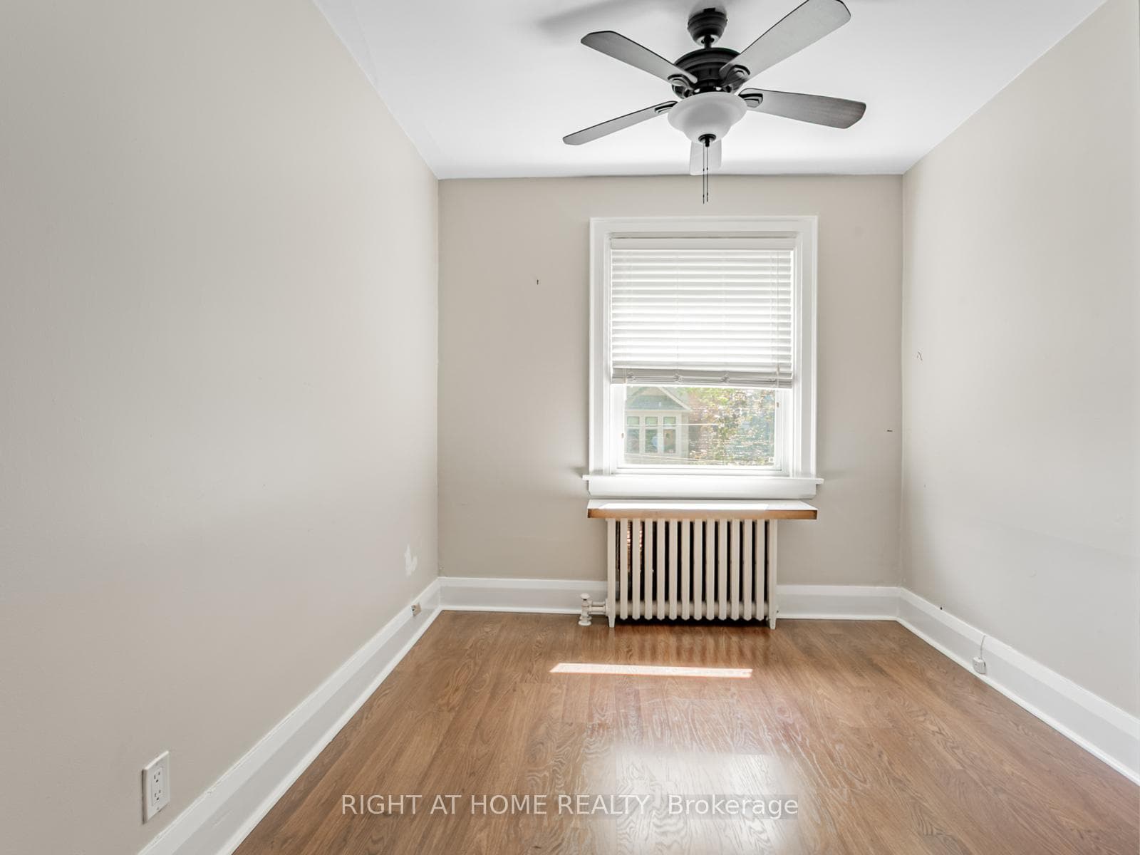 452 Soudan Avenue photo 25