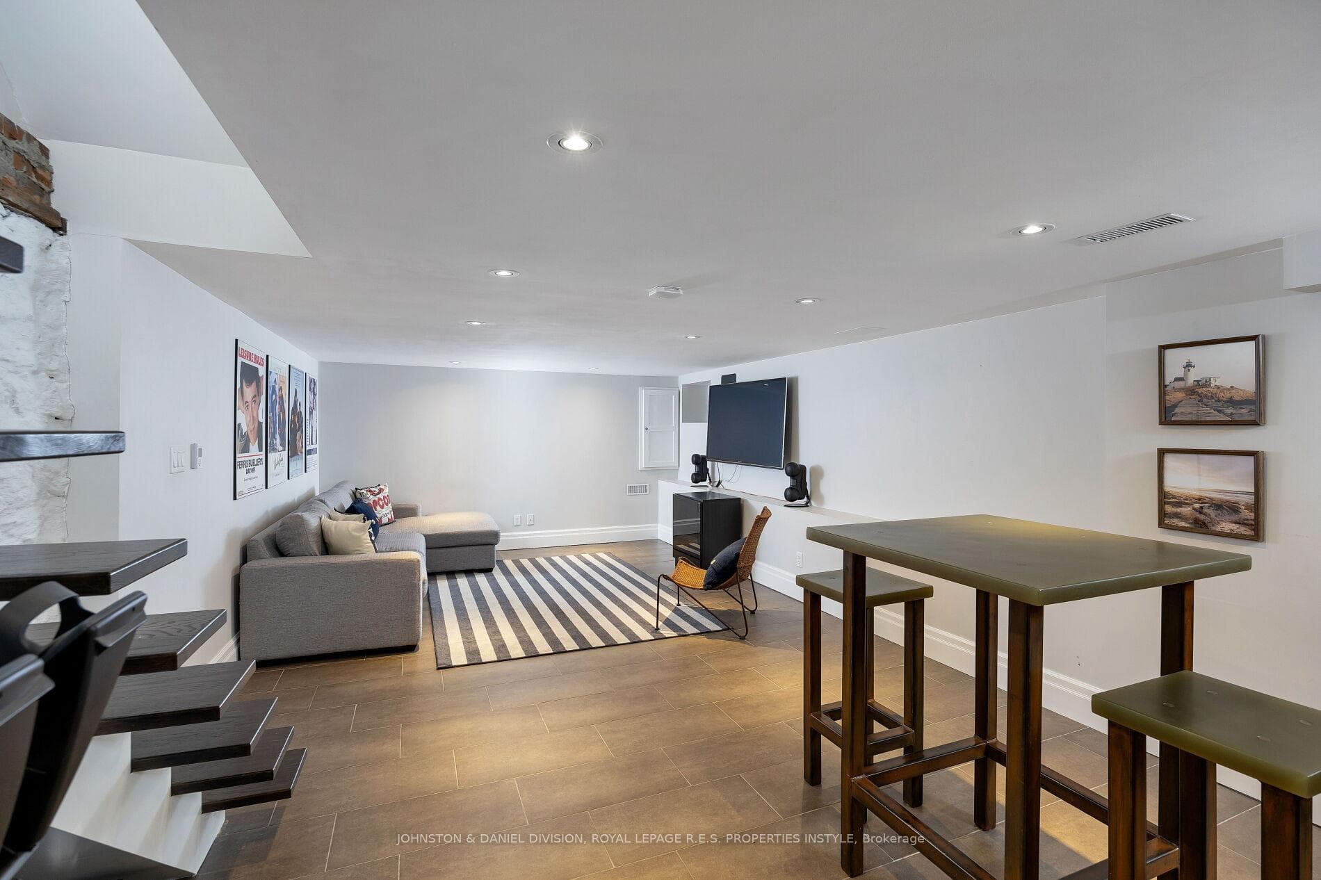 110 Galley Avenue photo 37
