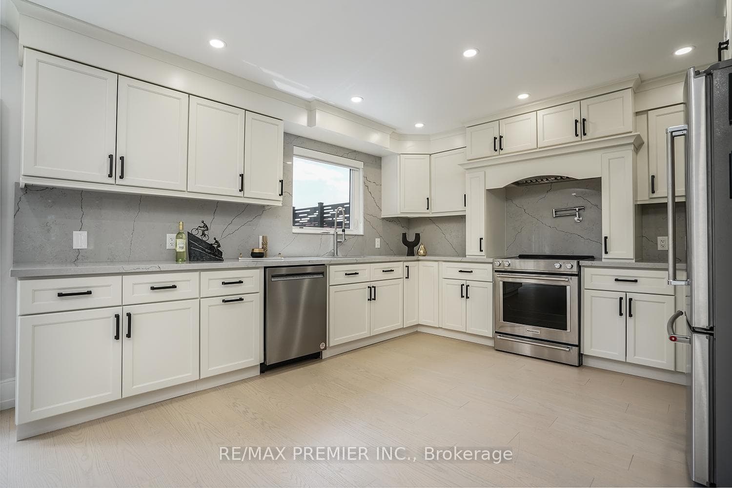 157 Jeanne Drive photo 16