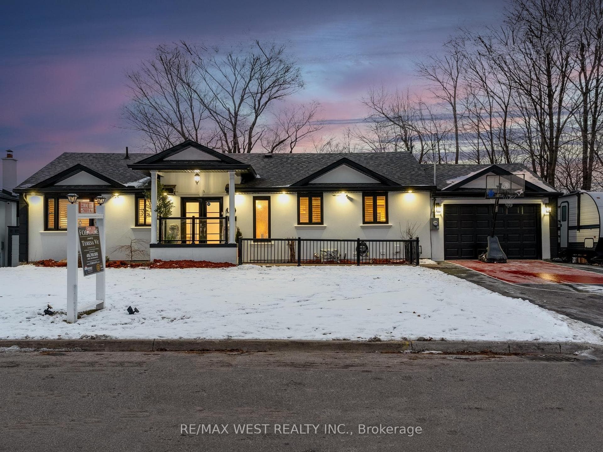 120 Hadrian Drive photo 1