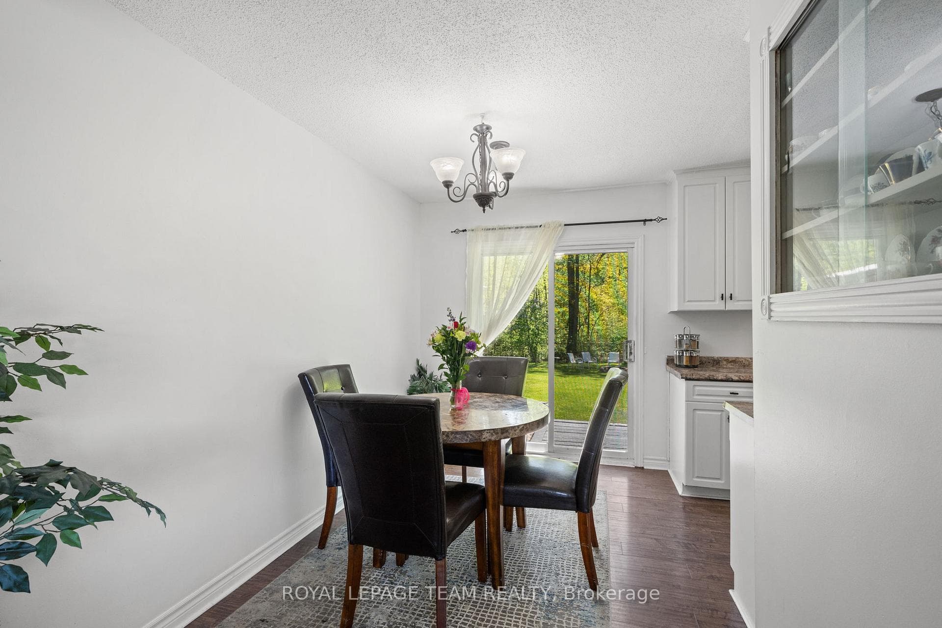 5643 Ficko Crescent photo 7