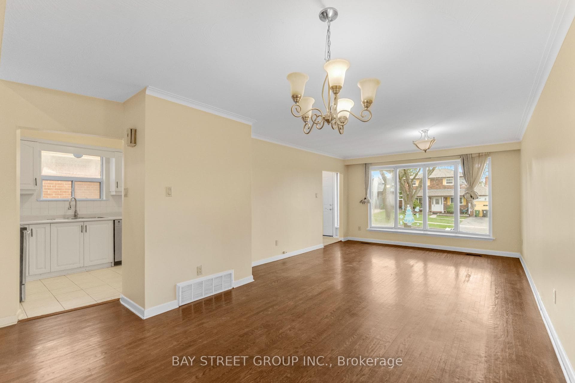 40 Bellbury Crescent Unit Upper photo 6