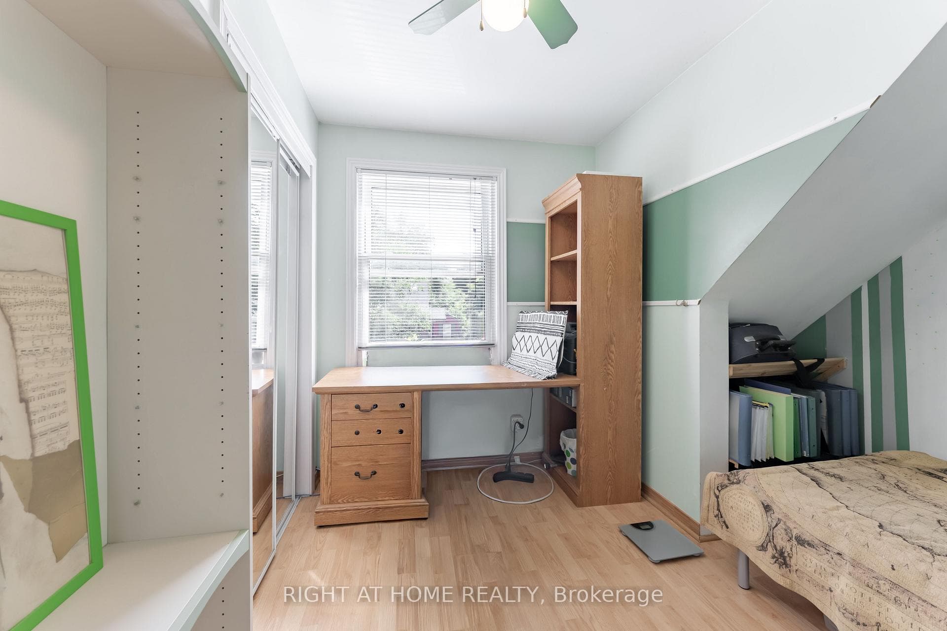 30 Allister Avenue photo 21