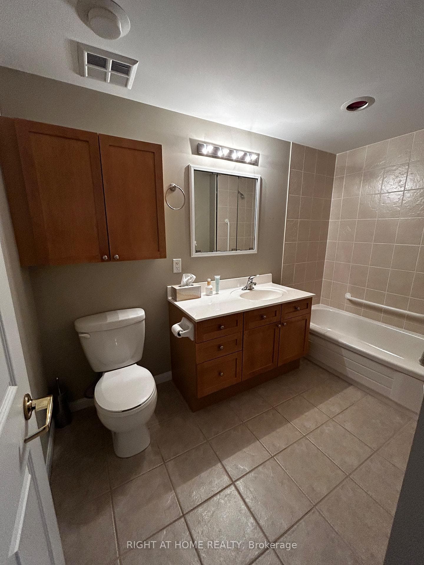 90 Dean Avenue Unit 502 photo 32
