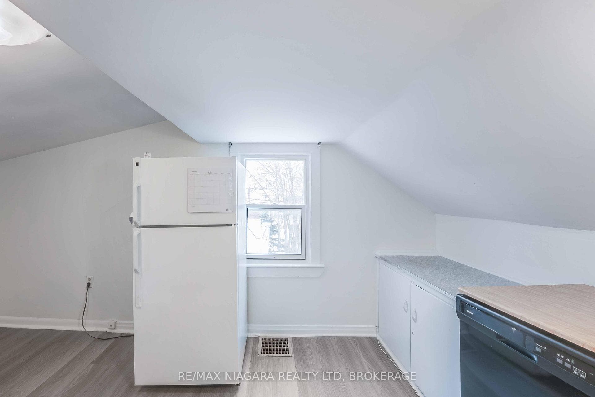 39 CARLETON Street Unit upper photo 15