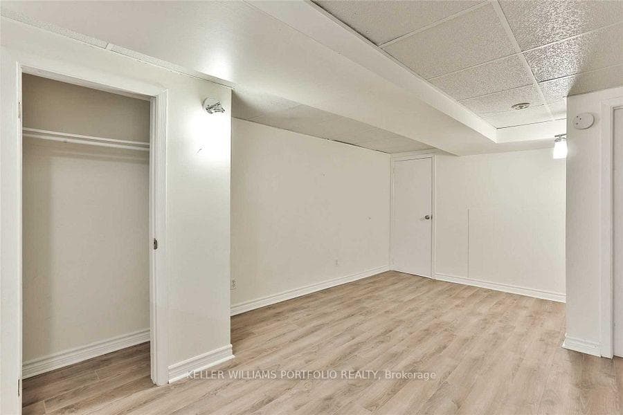 98 Uxbridge Avenue Unit Basement photo 7