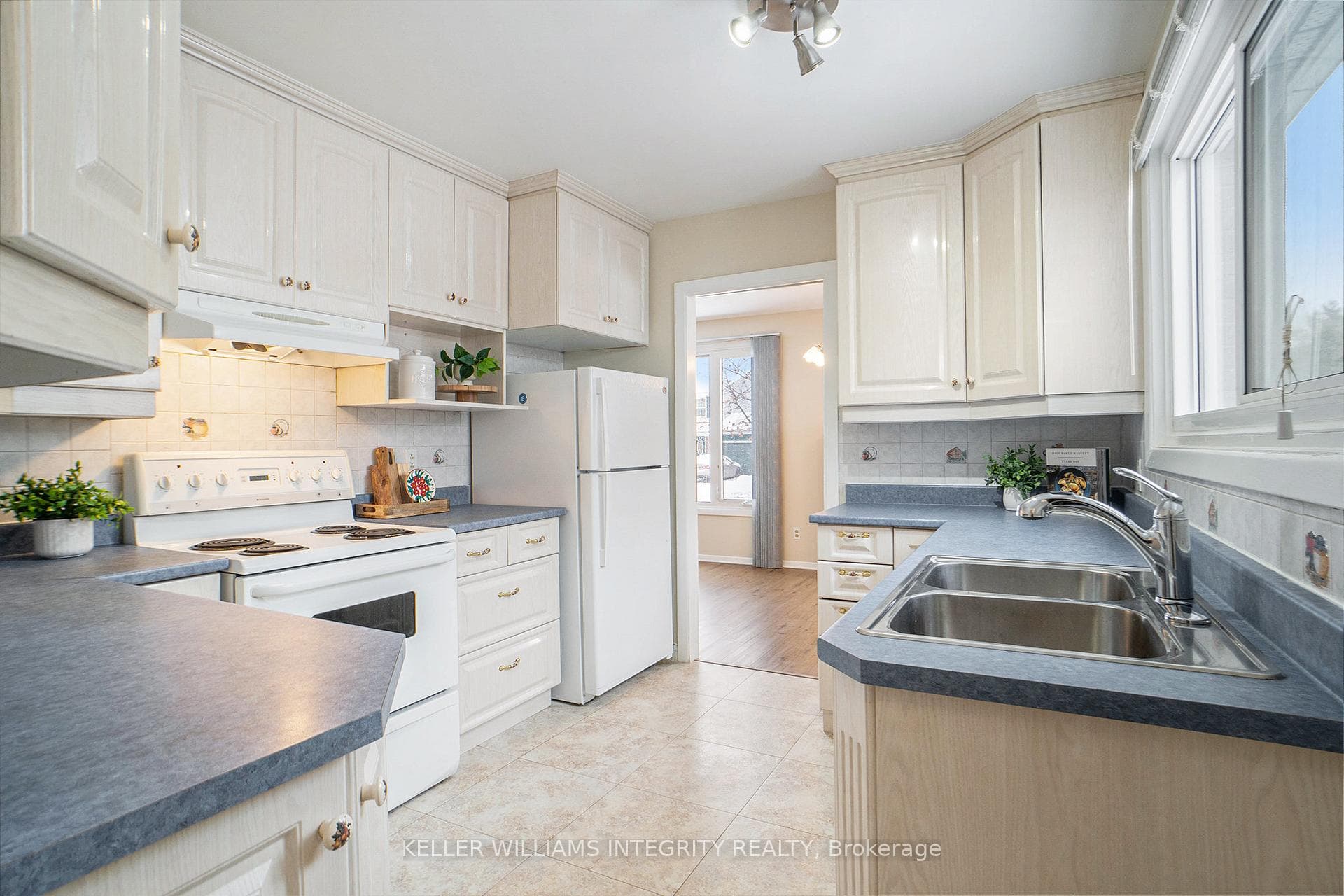 93 Hobart Crescent photo 15