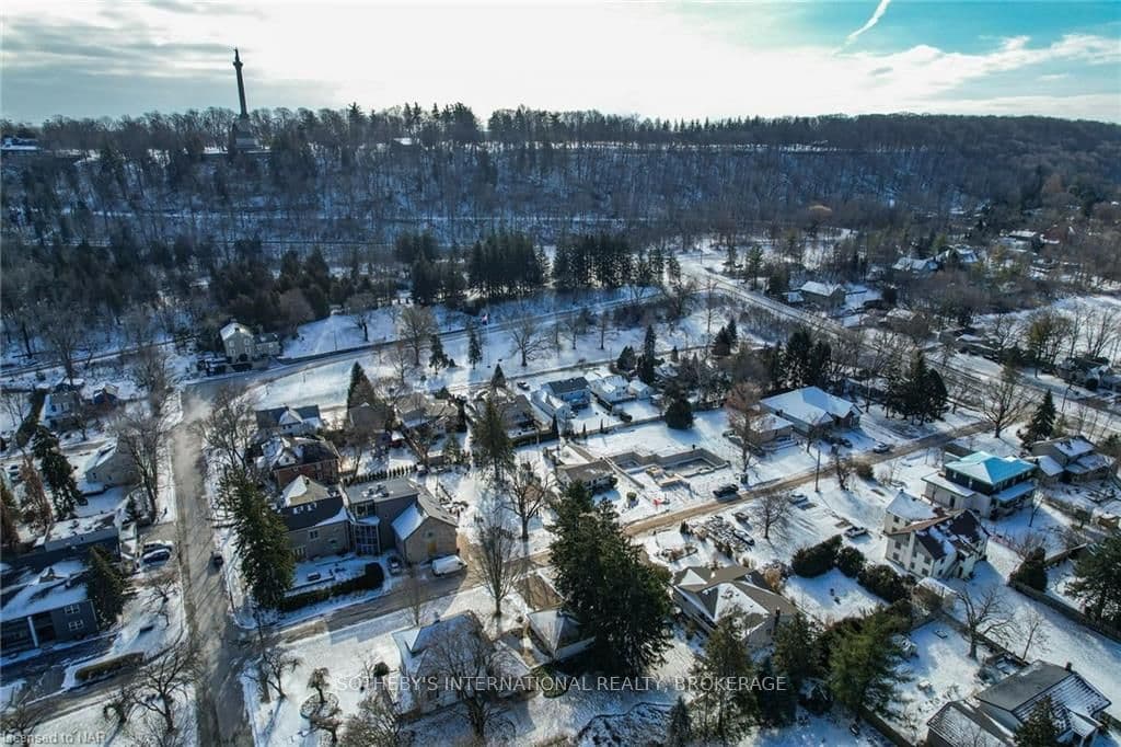Drone view of Sir Isaac Brock Monument and Niagara