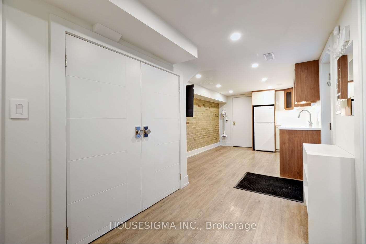 274 Roxton Road Unit Lower photo 11