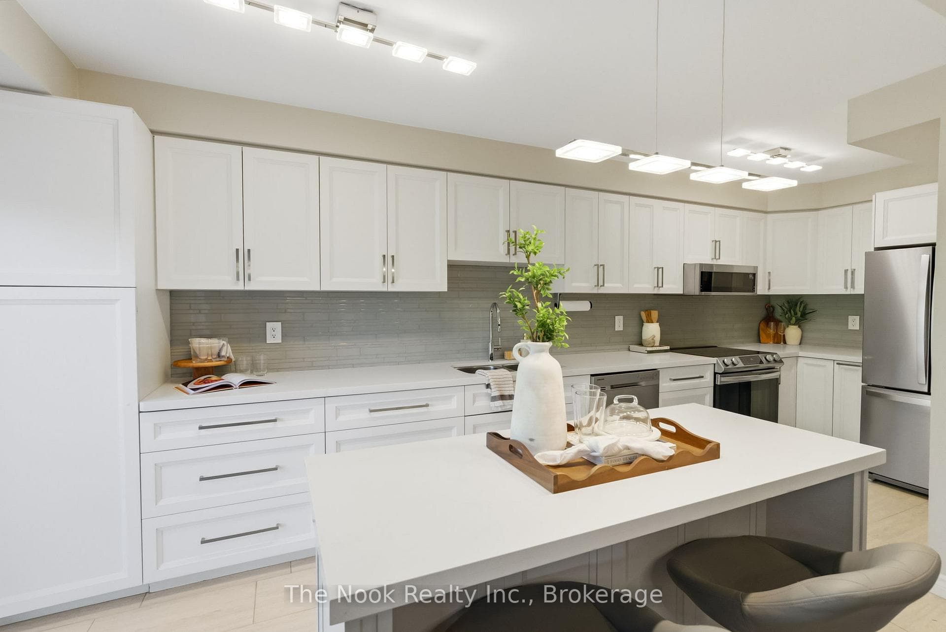 5 Teddington Crescent photo 11