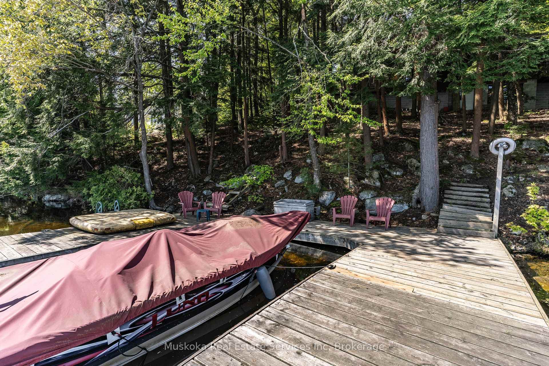 Great place to relax. Boat not included.