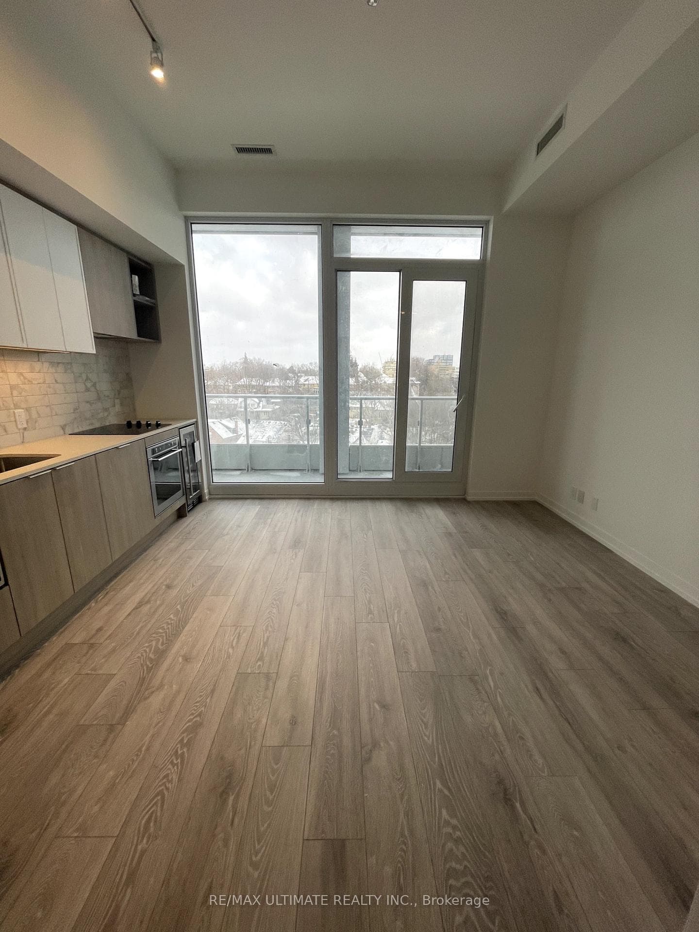 2020 Bathurst Street Unit 925 photo 5