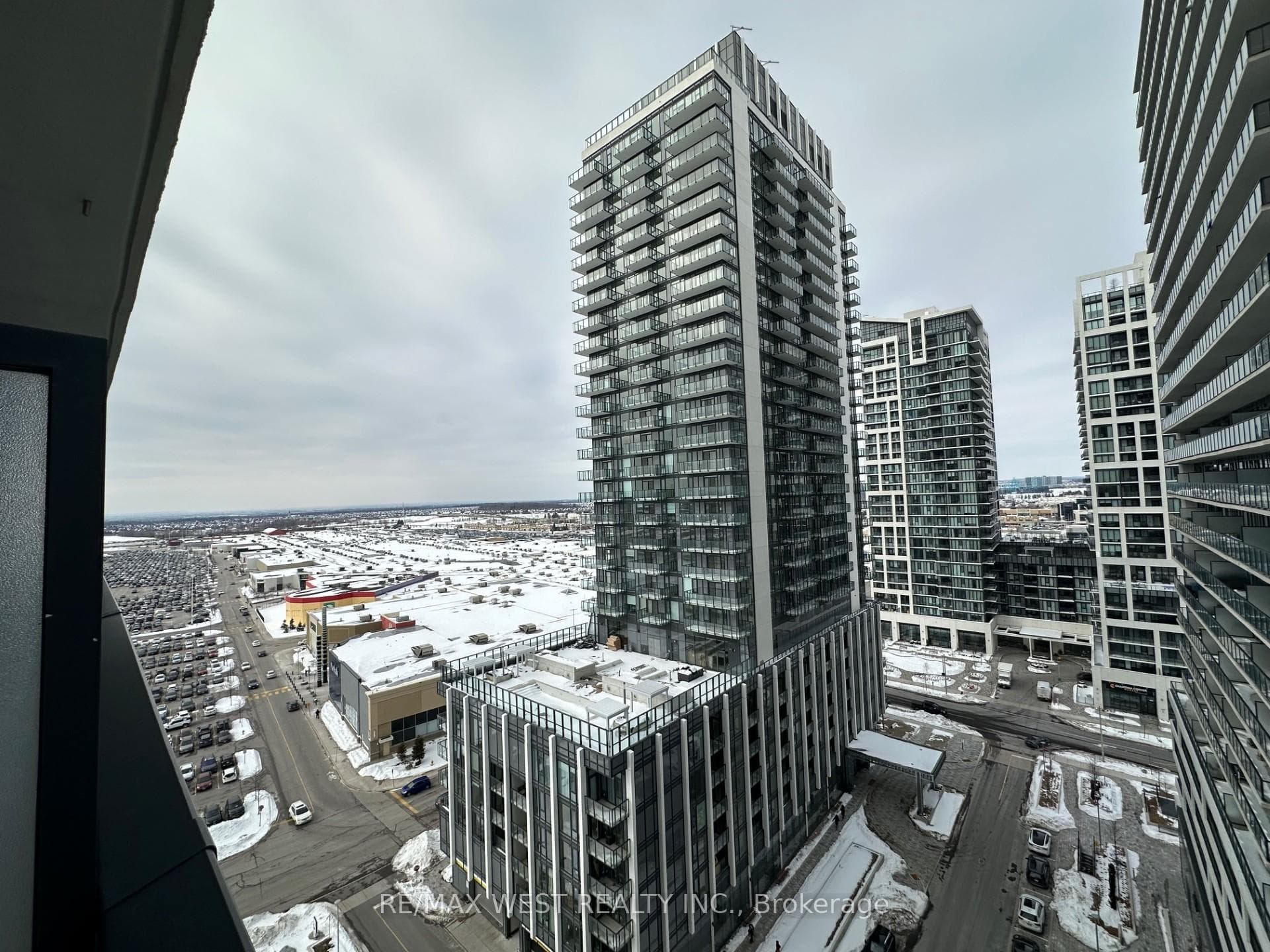 8960 Jane Street Unit 1418 photo 17