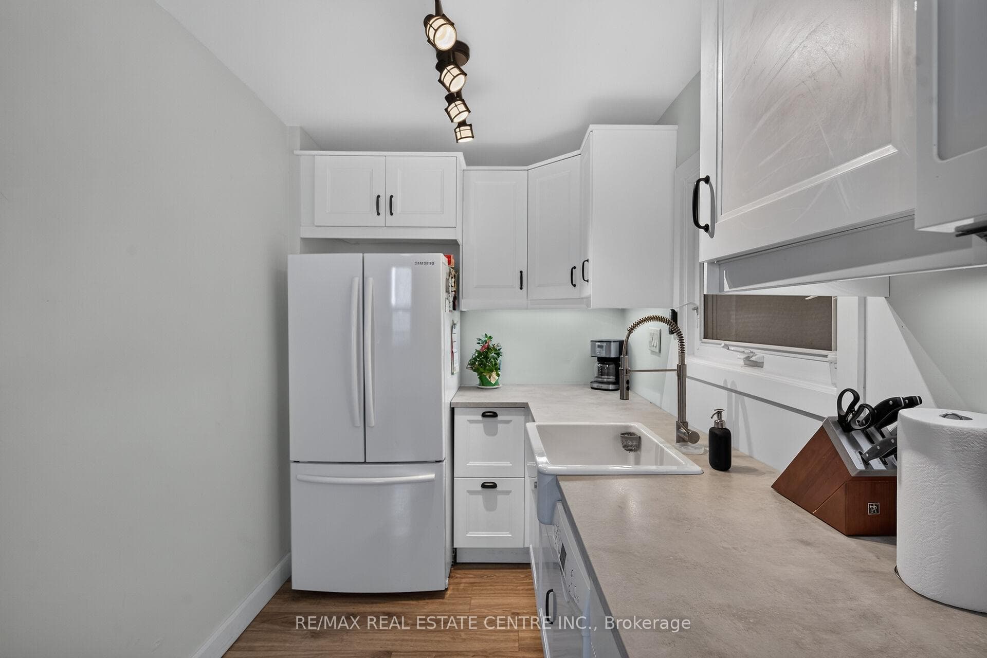 220 Paling Avenue photo 17