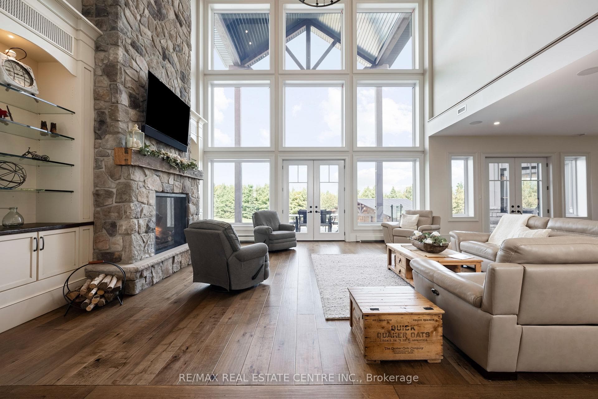 Vaulted & Beamed High Ceilings