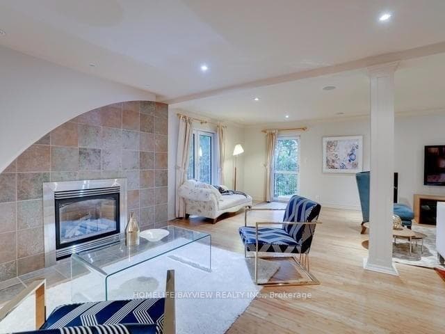 45 Aldershot Crescent photo 4