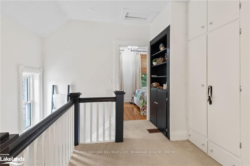354 QUEEN Street photo 23