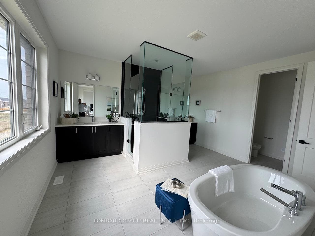 16 Bellflower Crescent photo 26
