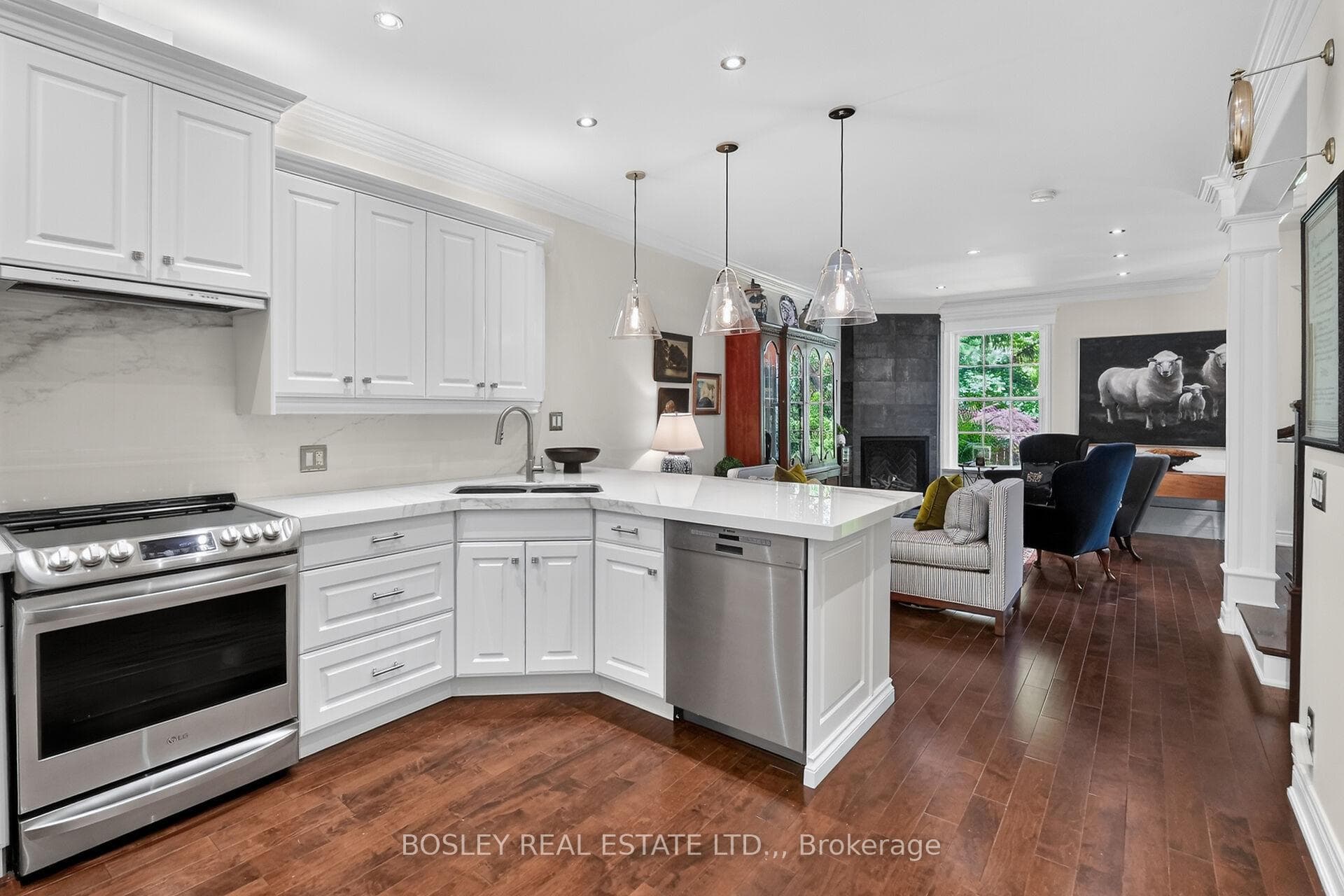 High ceilings and potlights throughout