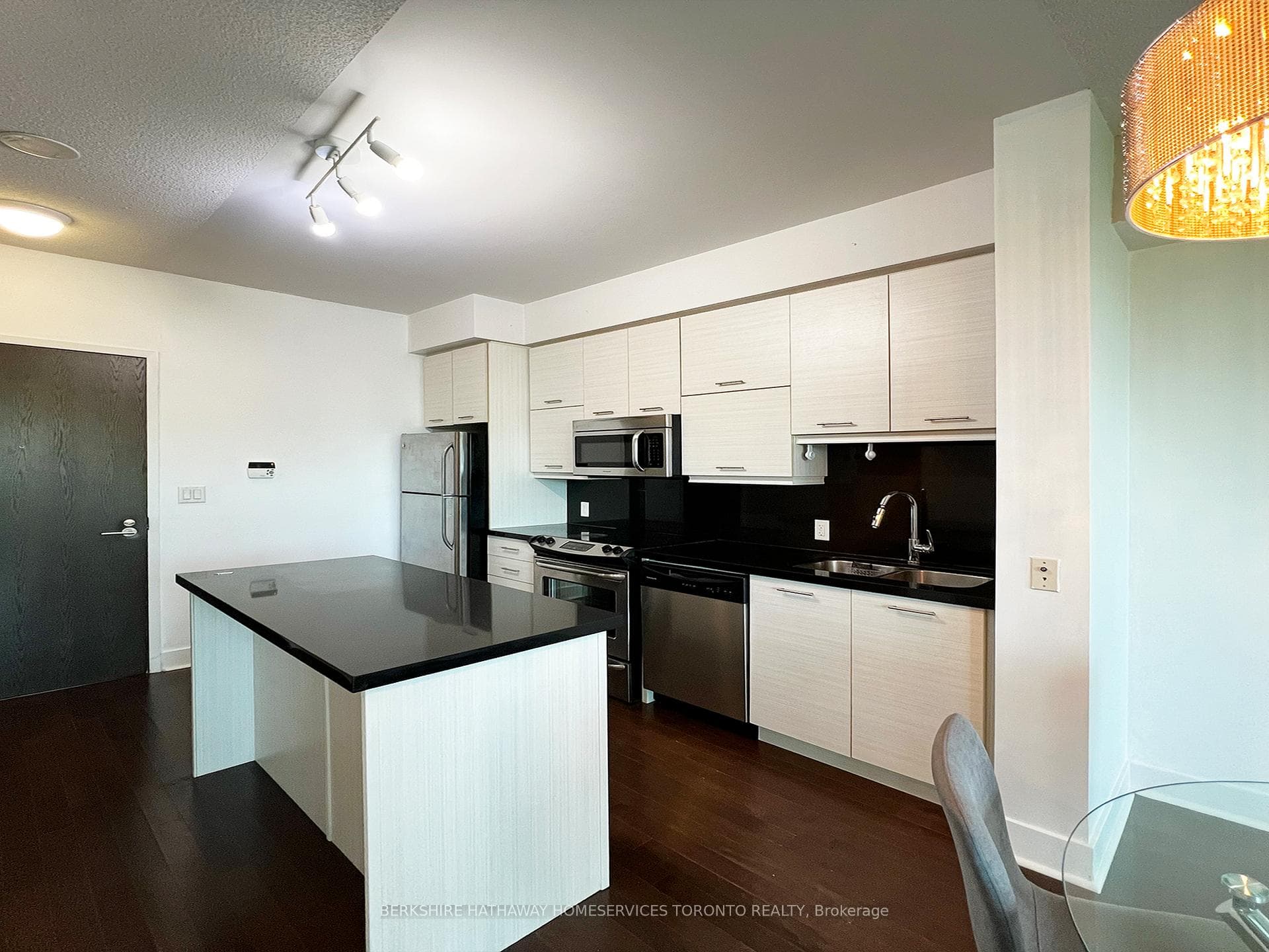 26 Norton Avenue Unit 606 photo 8