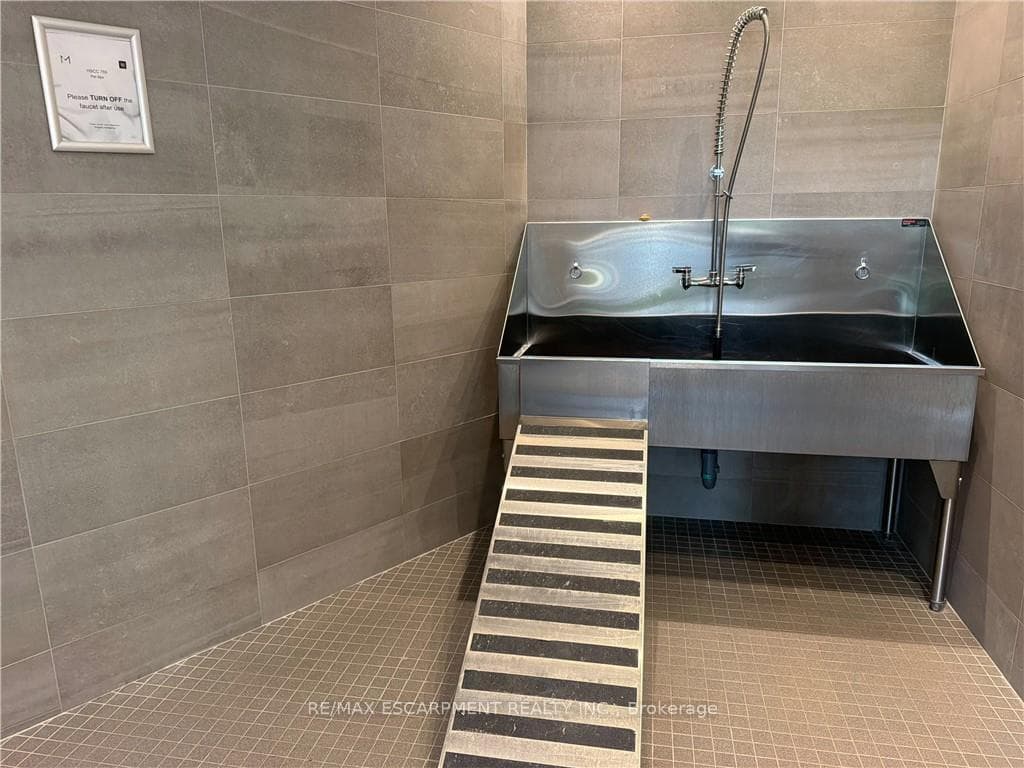 509 Dundas Street Unit 616 photo 32