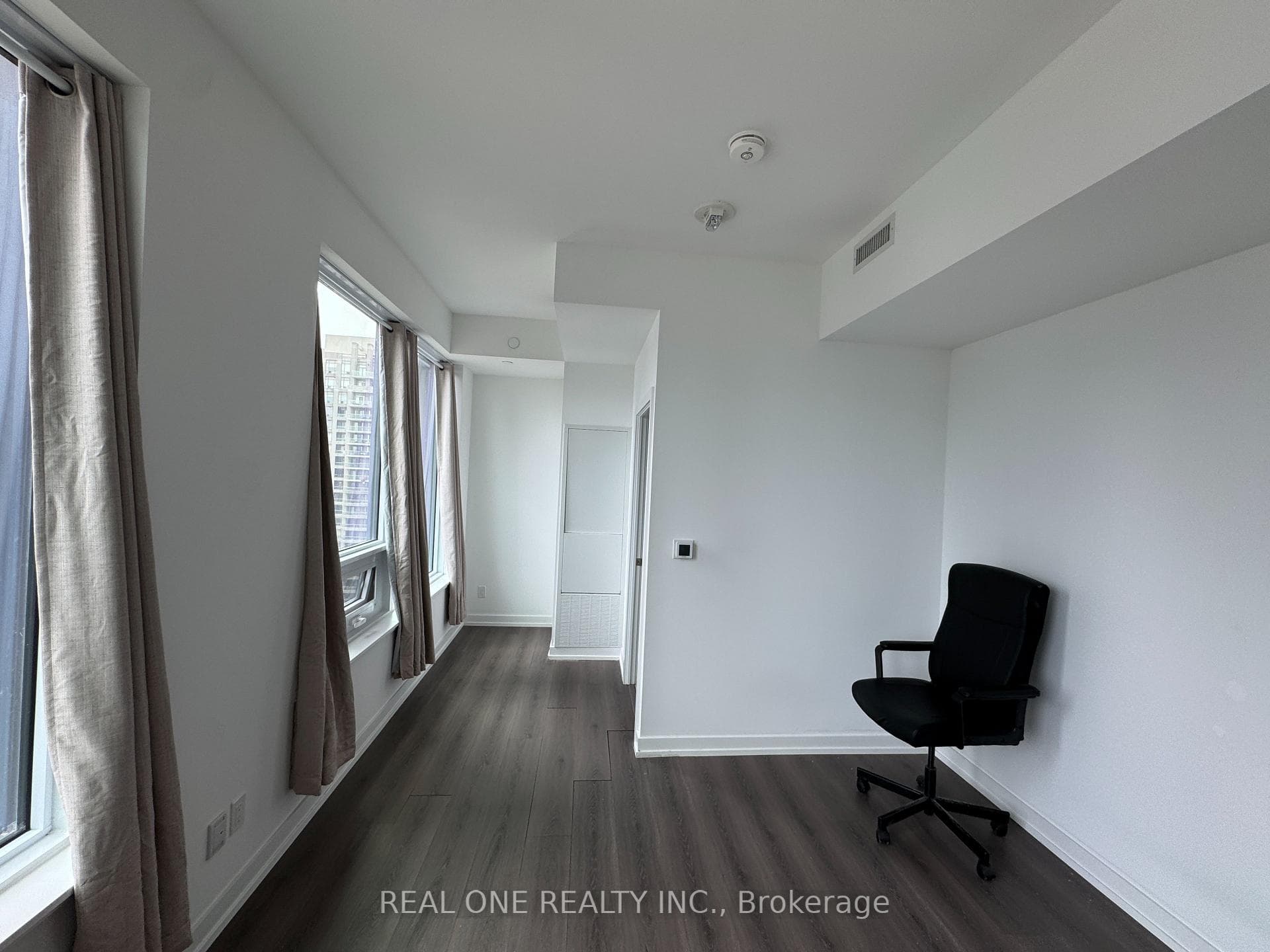 8 WELLESLEY Street Unit 2615 photo 7