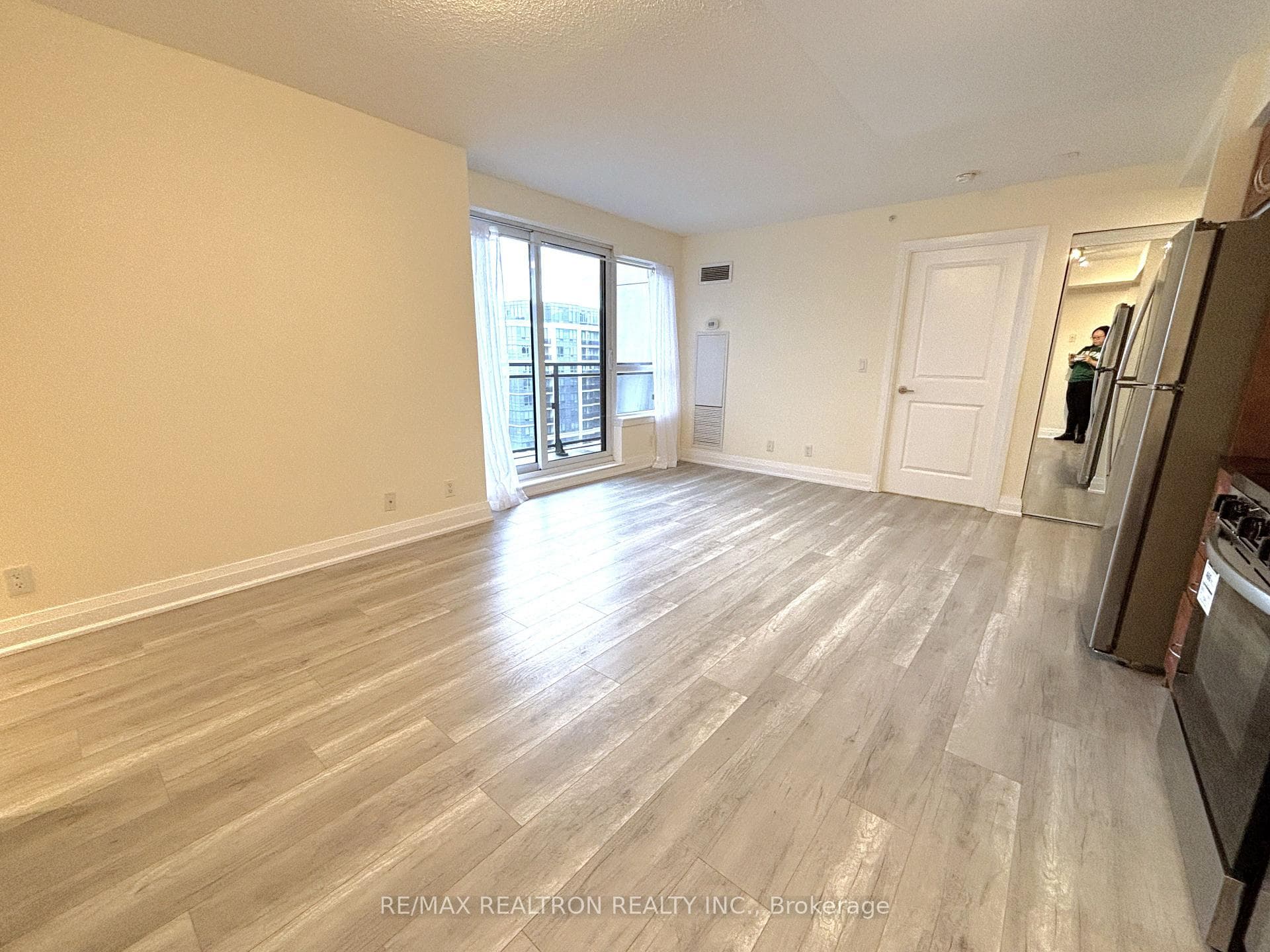 370 Highway 7 Road Unit 901 photo 5