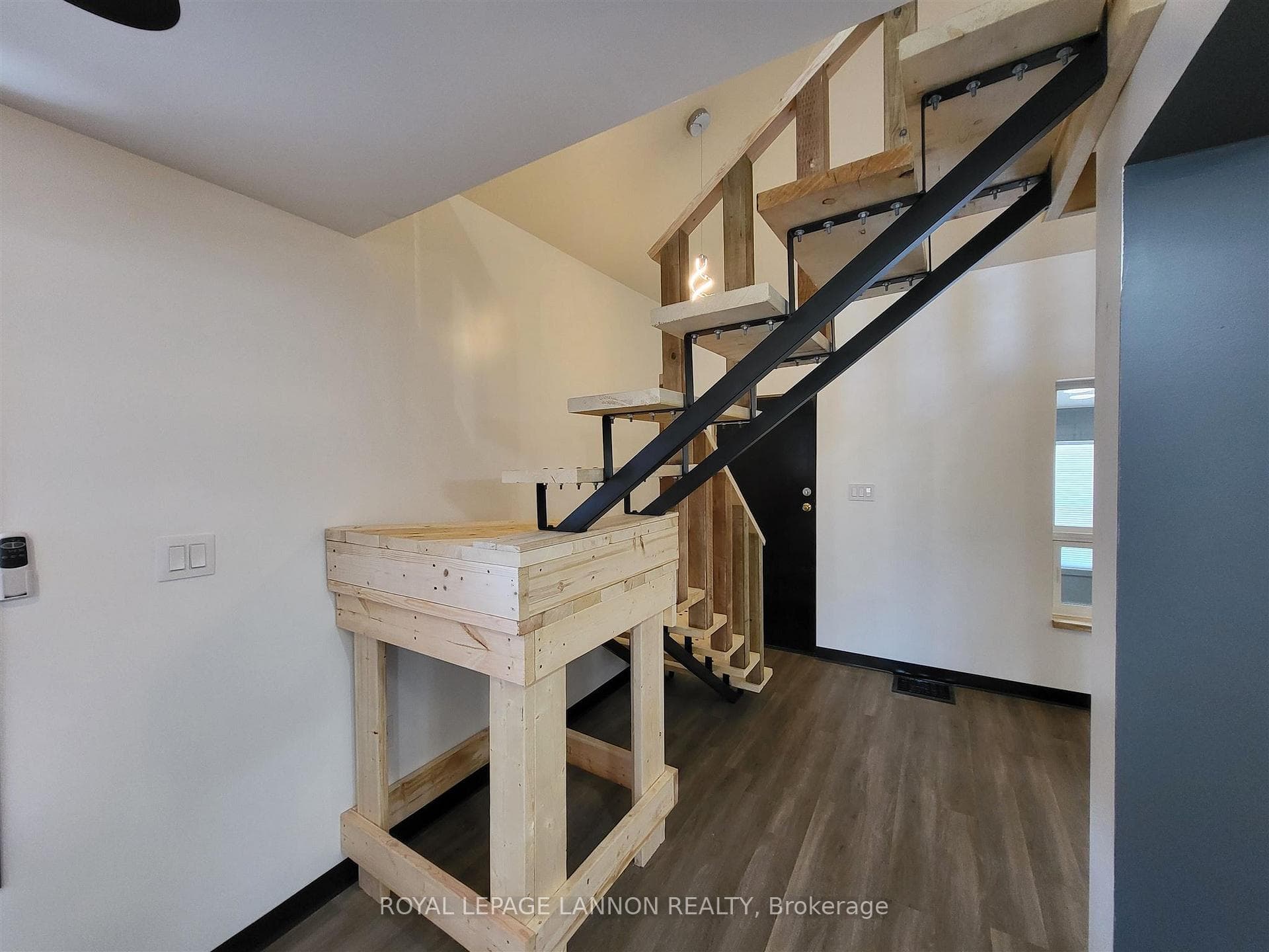 490 Empire Avenue photo 10