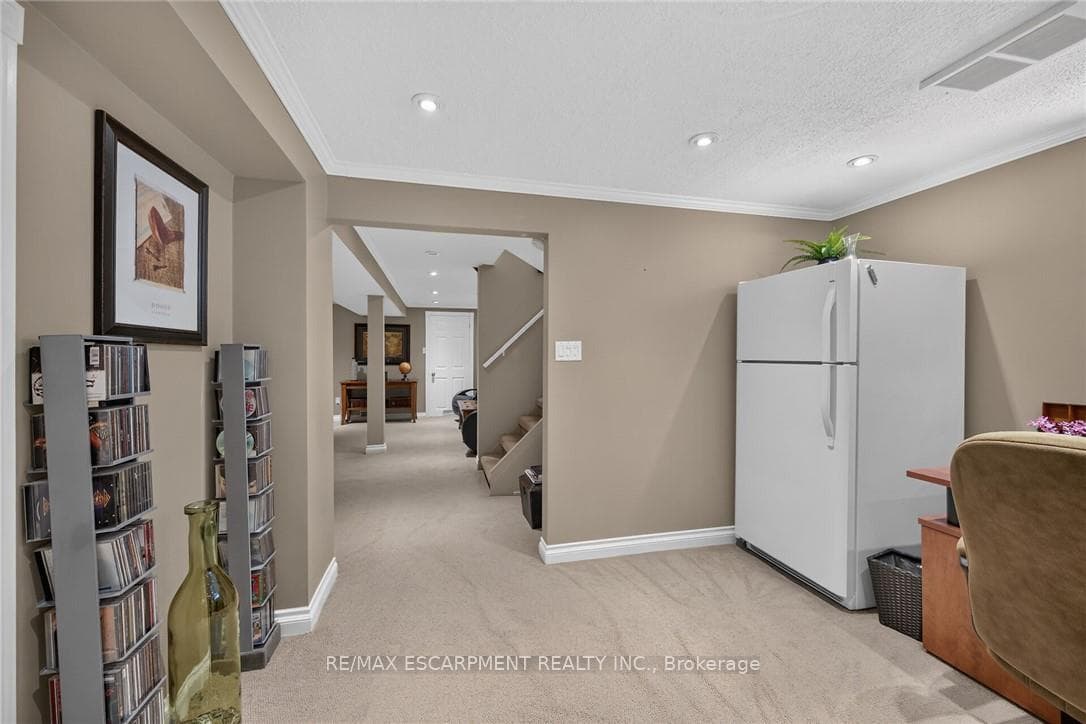 180 East 25th Street photo 38
