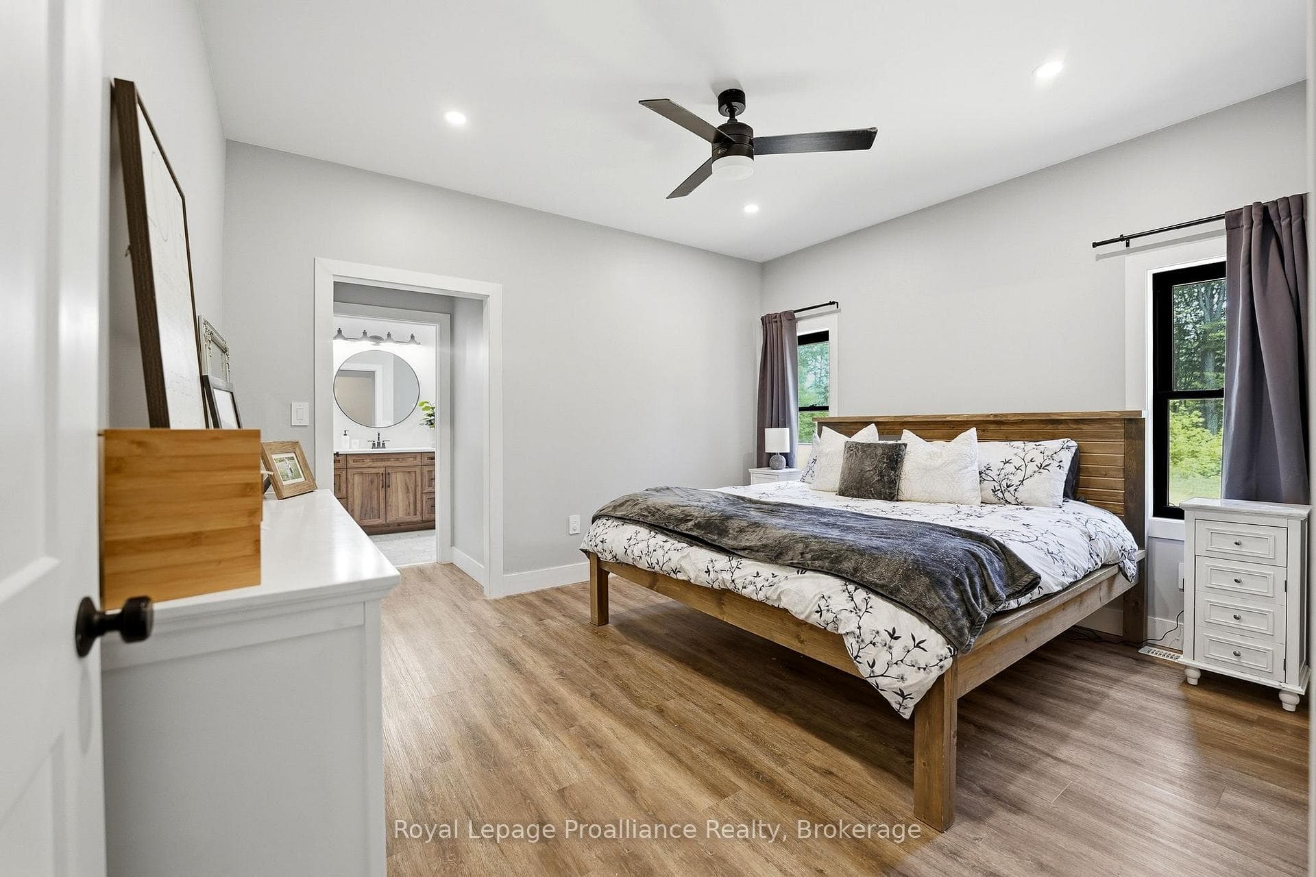 293 Douglas Road photo 20