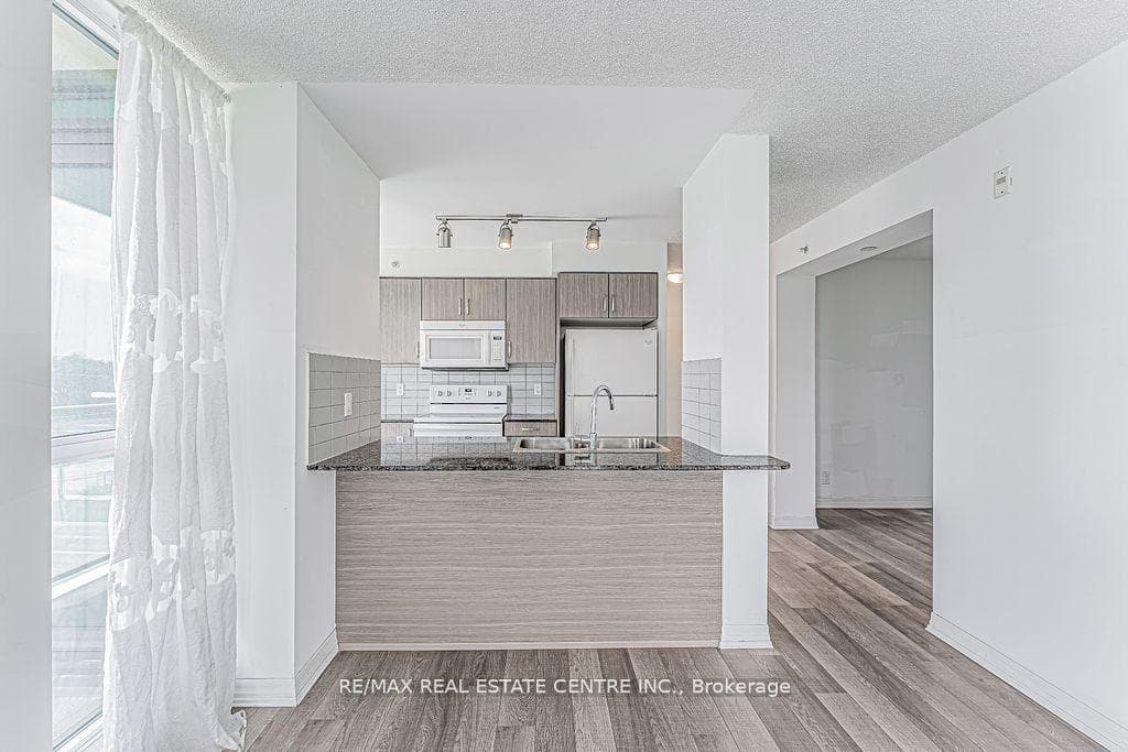 80 Esther Lorrie Drive Unit 512 photo 22