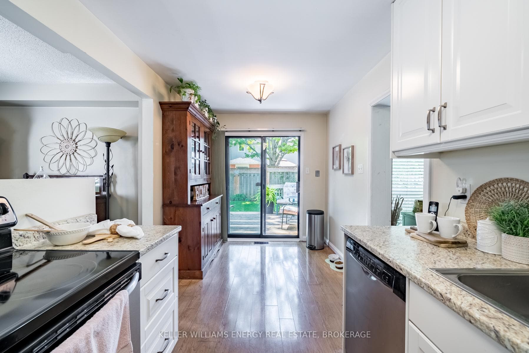 21 Stanford Crescent photo 9