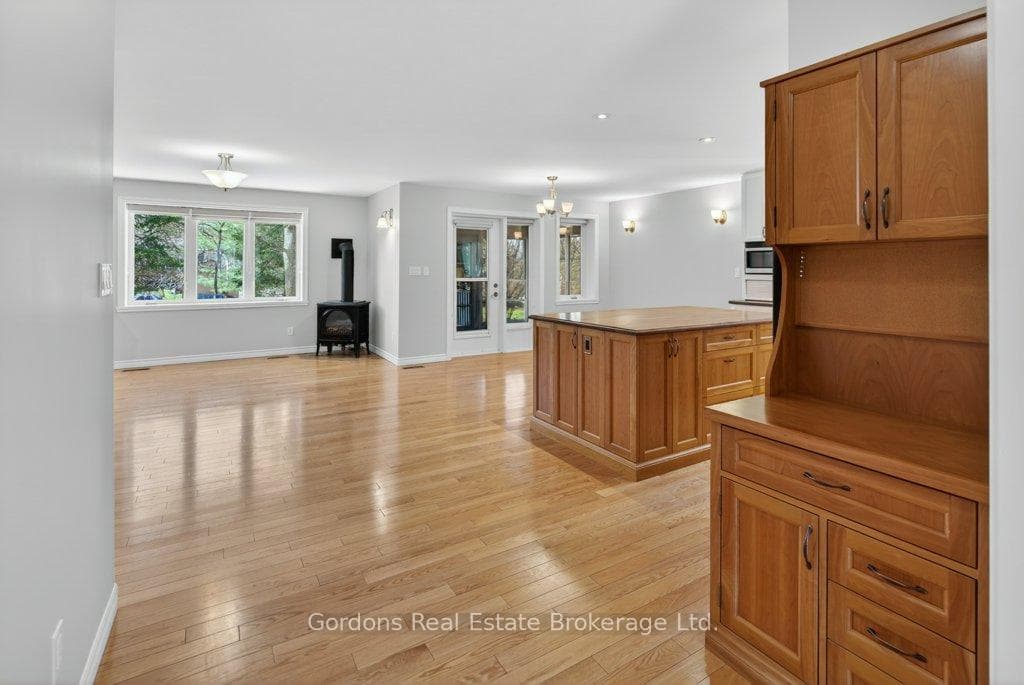 72 Mccabe Street photo 9